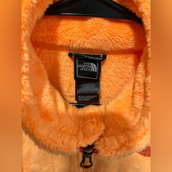 LIKE NEW- WOMANS NORTH FACE- SUPER SOFT- ZIP UP SWEATER- MEDIUM - Picture 3 of 7